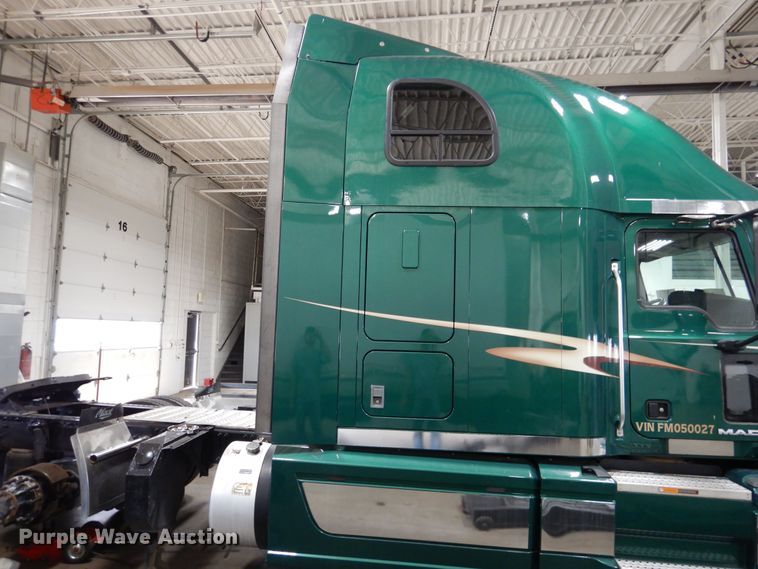 image for item GE9425 2015 Mack CXU613  semi truck