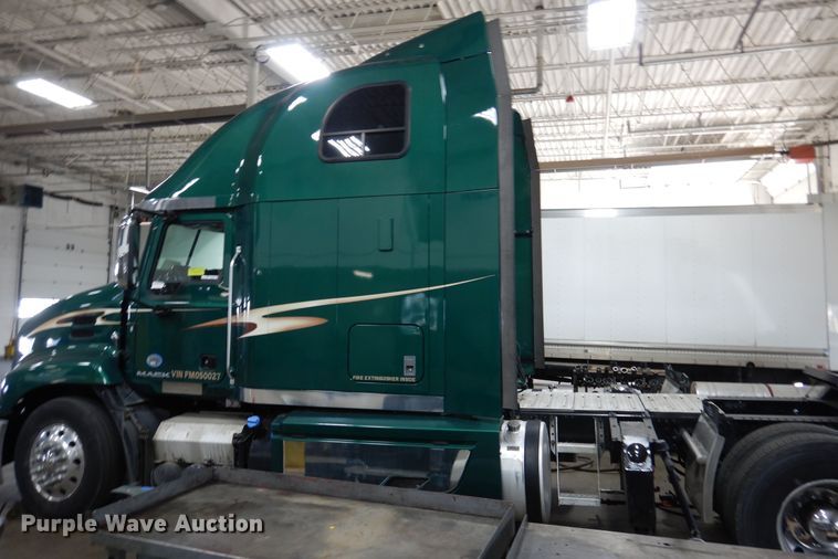 image for item GE9425 2015 Mack CXU613  semi truck