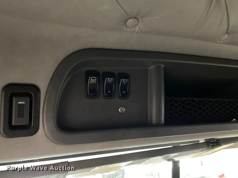 image for item GE9425 2015 Mack CXU613  semi truck