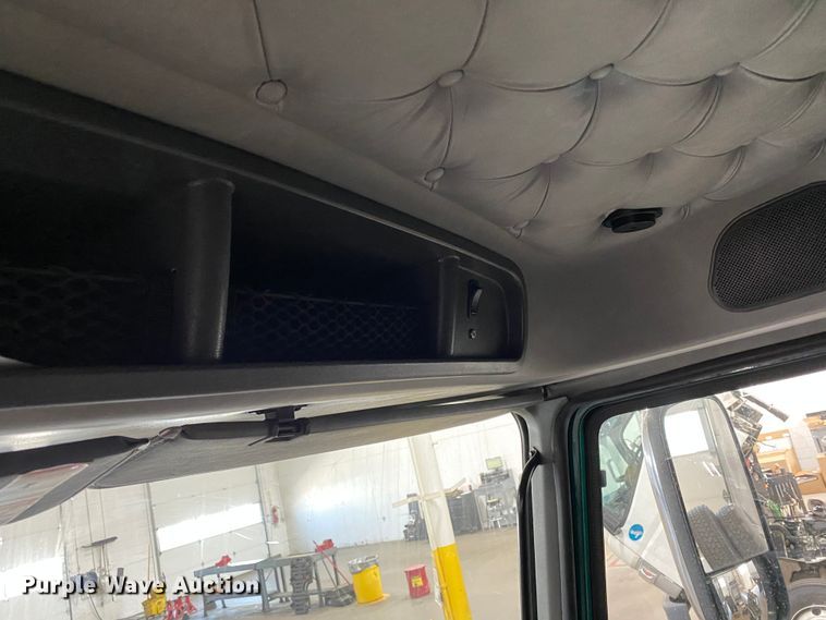 image for item GE9425 2015 Mack CXU613  semi truck