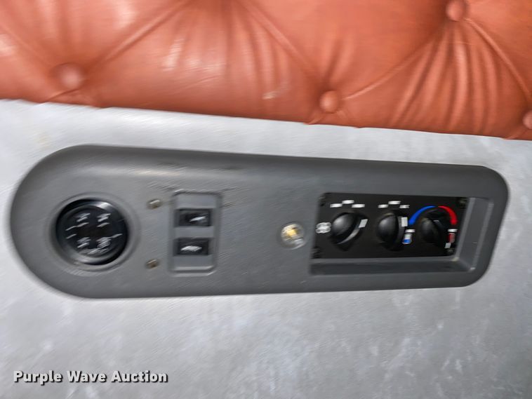 image for item GE9425 2015 Mack CXU613  semi truck