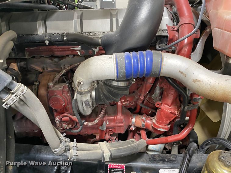 image for item GE9425 2015 Mack CXU613  semi truck