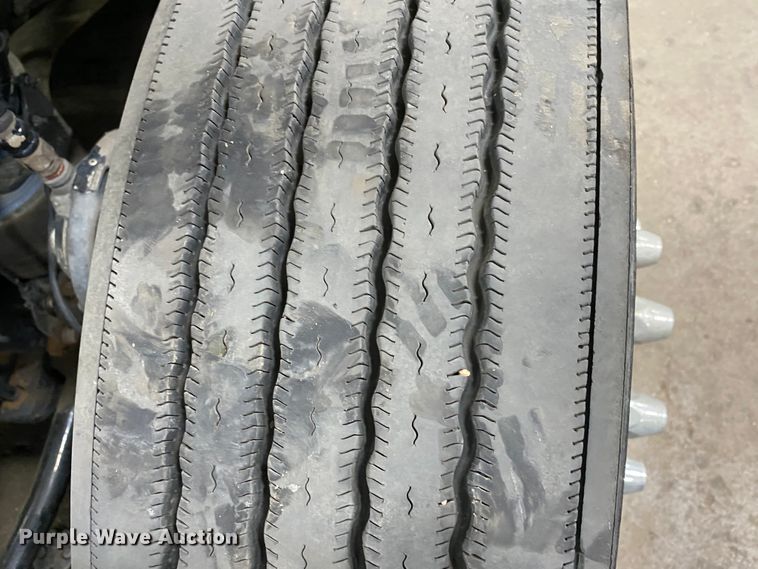 image for item GE9425 2015 Mack CXU613  semi truck