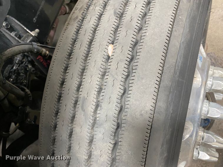 image for item GE9425 2015 Mack CXU613  semi truck