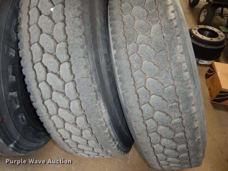 image for item GE9425 2015 Mack CXU613  semi truck