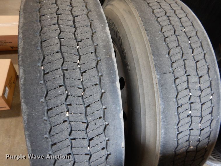 image for item GE9425 2015 Mack CXU613  semi truck