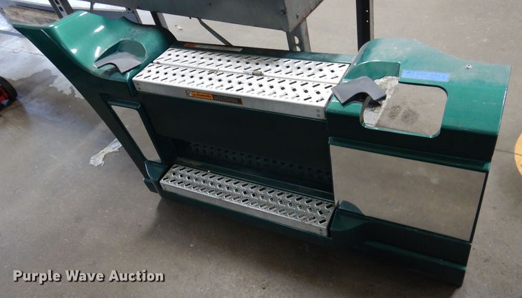 image for item GE9425 2015 Mack CXU613  semi truck