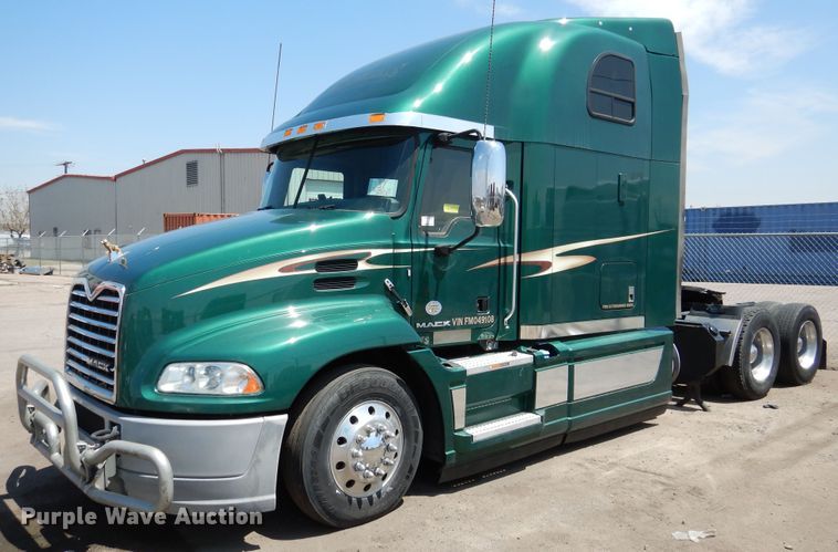 image for item GE9426 2015 Mack CXU613  semi truck