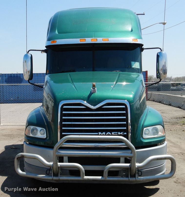 image for item GE9426 2015 Mack CXU613  semi truck