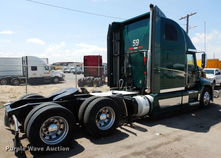 image for item GE9426 2015 Mack CXU613  semi truck