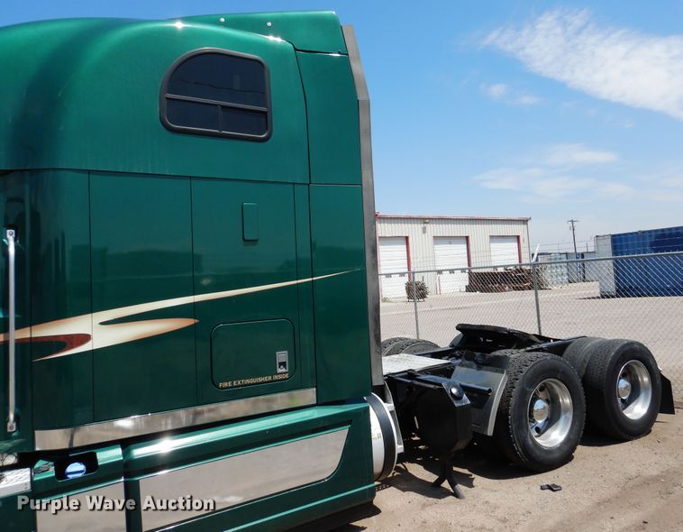 image for item GE9426 2015 Mack CXU613  semi truck