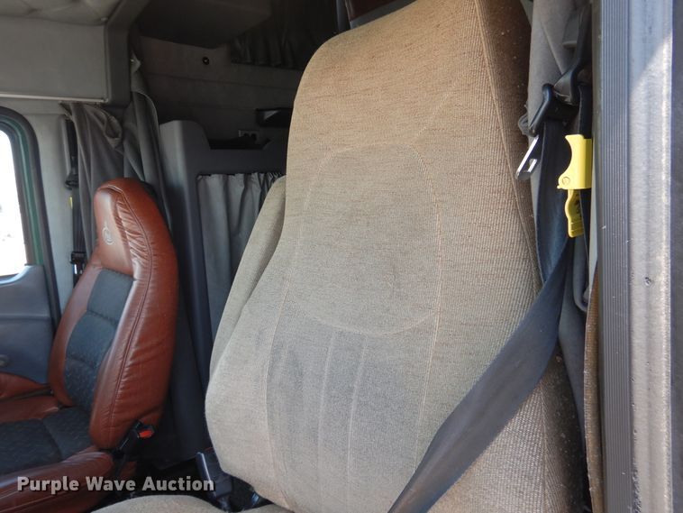 image for item GE9426 2015 Mack CXU613  semi truck