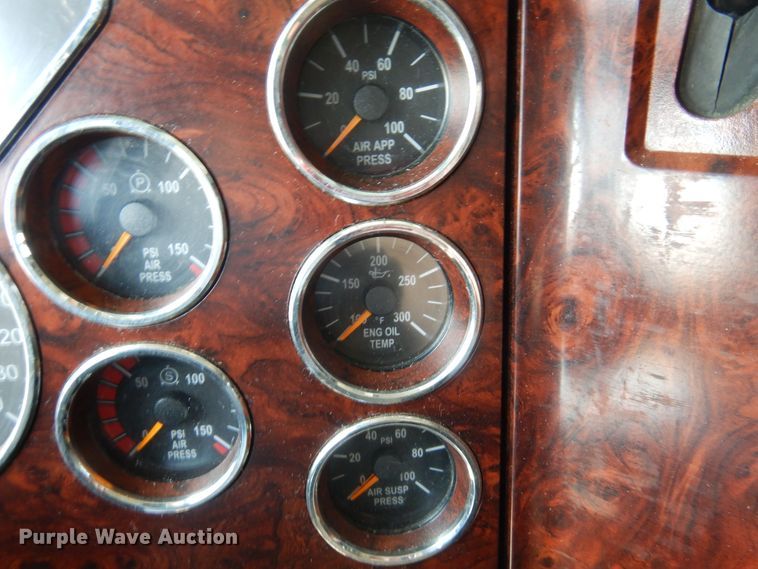 image for item GE9426 2015 Mack CXU613  semi truck