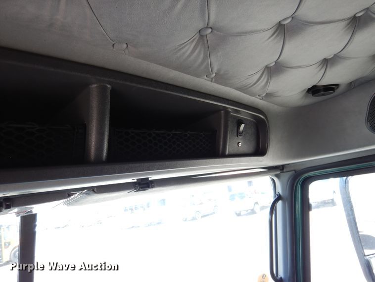 image for item GE9426 2015 Mack CXU613  semi truck