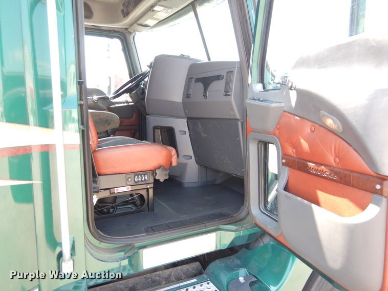 image for item GE9426 2015 Mack CXU613  semi truck