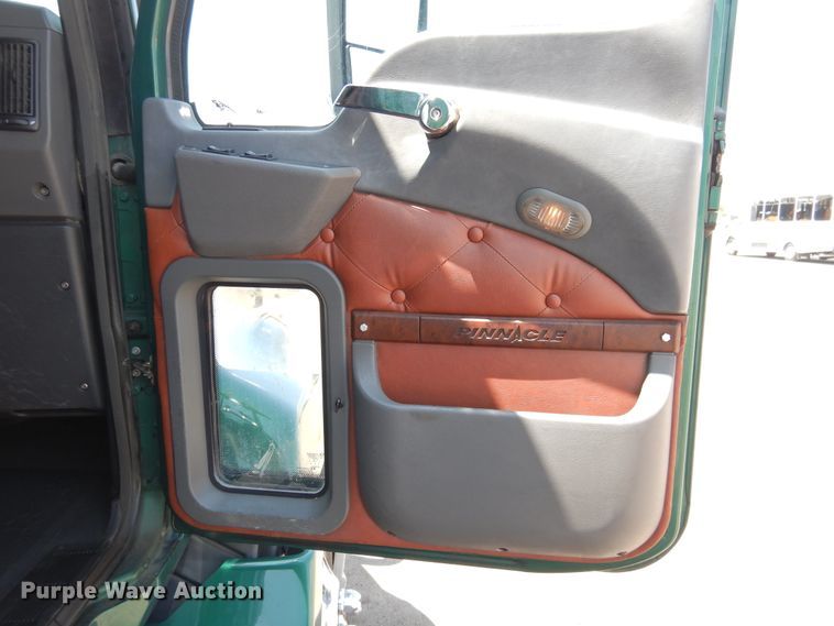 image for item GE9426 2015 Mack CXU613  semi truck