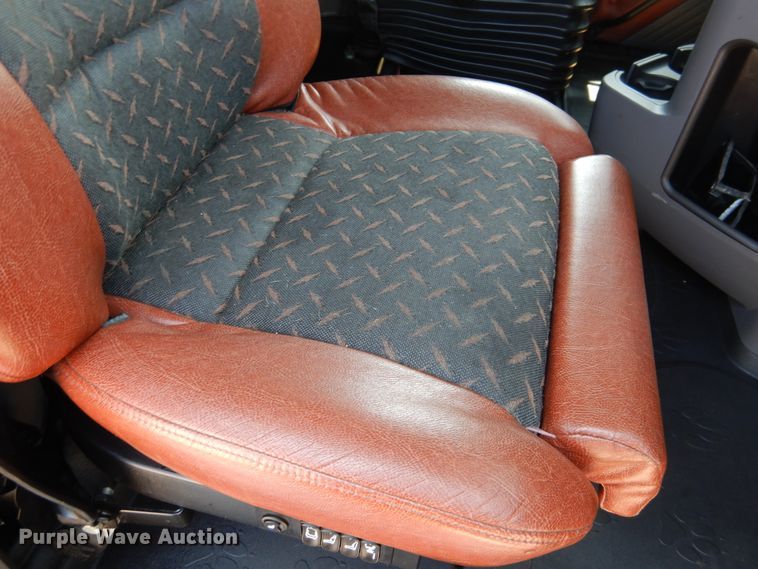 image for item GE9426 2015 Mack CXU613  semi truck