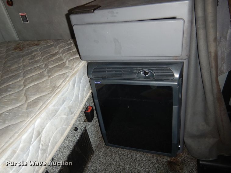 image for item GE9426 2015 Mack CXU613  semi truck