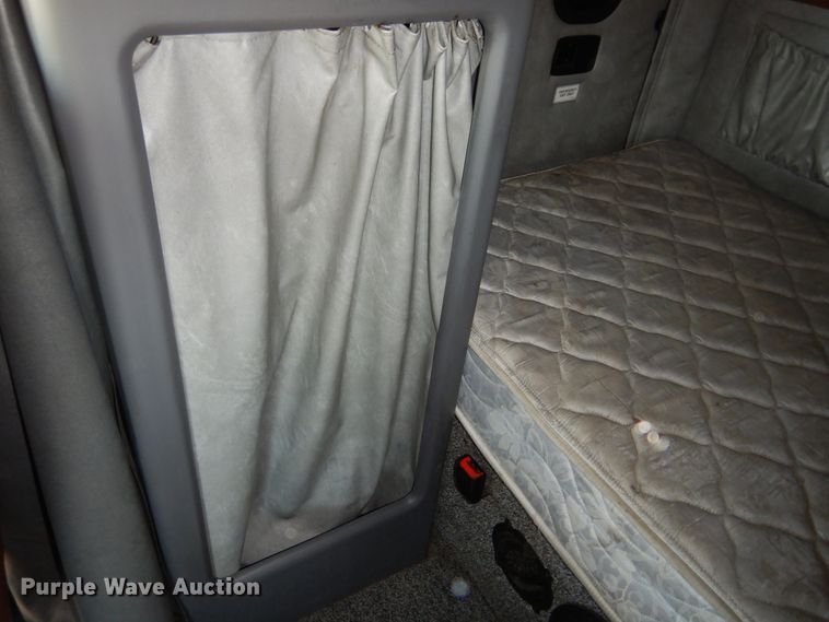 image for item GE9426 2015 Mack CXU613  semi truck