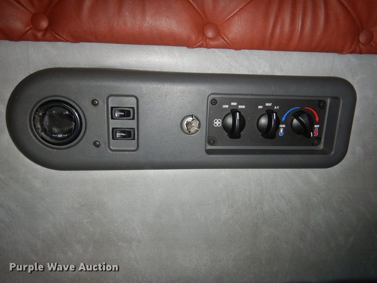 image for item GE9426 2015 Mack CXU613  semi truck