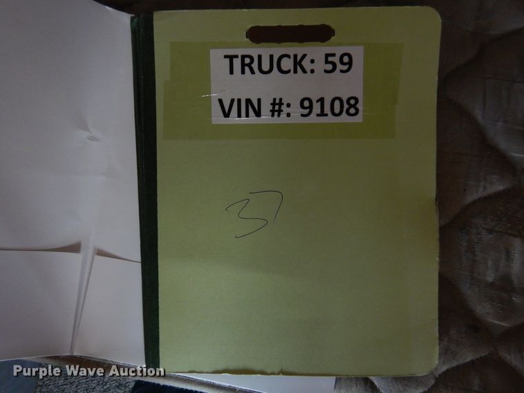 image for item GE9426 2015 Mack CXU613  semi truck