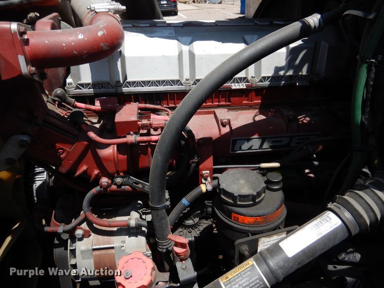 image for item GE9426 2015 Mack CXU613  semi truck