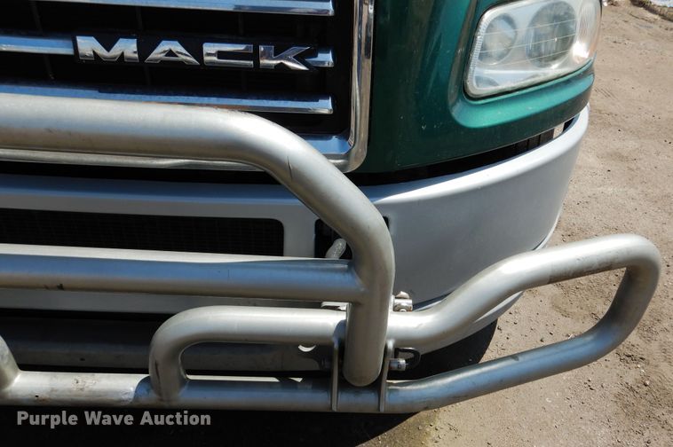 image for item GE9426 2015 Mack CXU613  semi truck