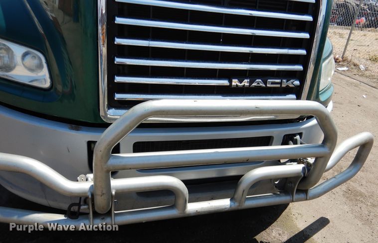 image for item GE9426 2015 Mack CXU613  semi truck