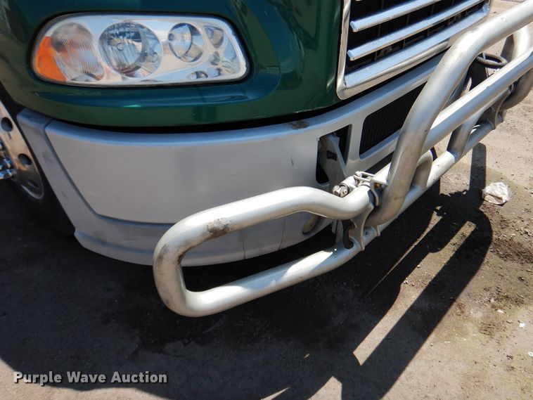 image for item GE9426 2015 Mack CXU613  semi truck