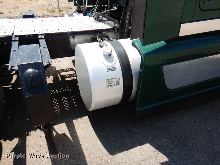 image for item GE9426 2015 Mack CXU613  semi truck