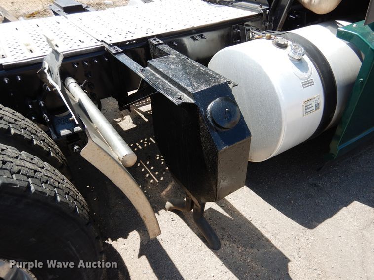 image for item GE9426 2015 Mack CXU613  semi truck