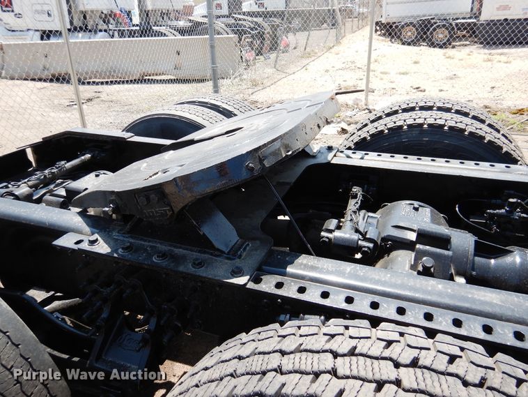 image for item GE9426 2015 Mack CXU613  semi truck