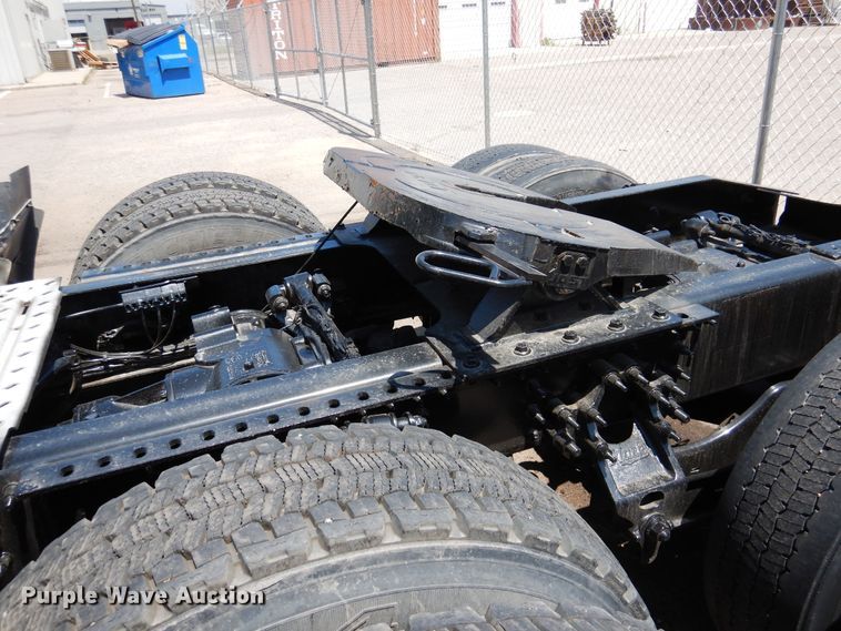 image for item GE9426 2015 Mack CXU613  semi truck