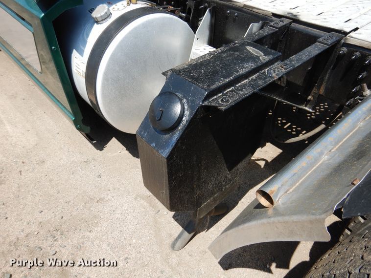 image for item GE9426 2015 Mack CXU613  semi truck