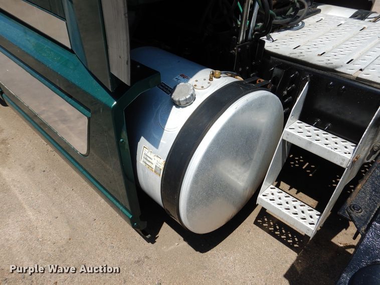 image for item GE9426 2015 Mack CXU613  semi truck