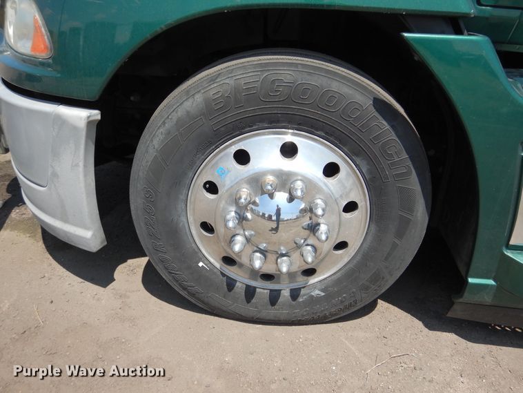 image for item GE9426 2015 Mack CXU613  semi truck