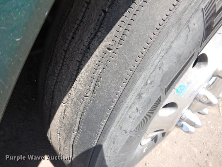 image for item GE9426 2015 Mack CXU613  semi truck