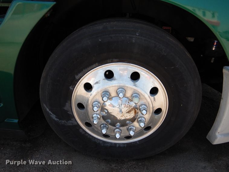 image for item GE9426 2015 Mack CXU613  semi truck