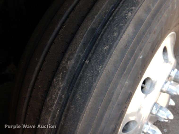 image for item GE9426 2015 Mack CXU613  semi truck