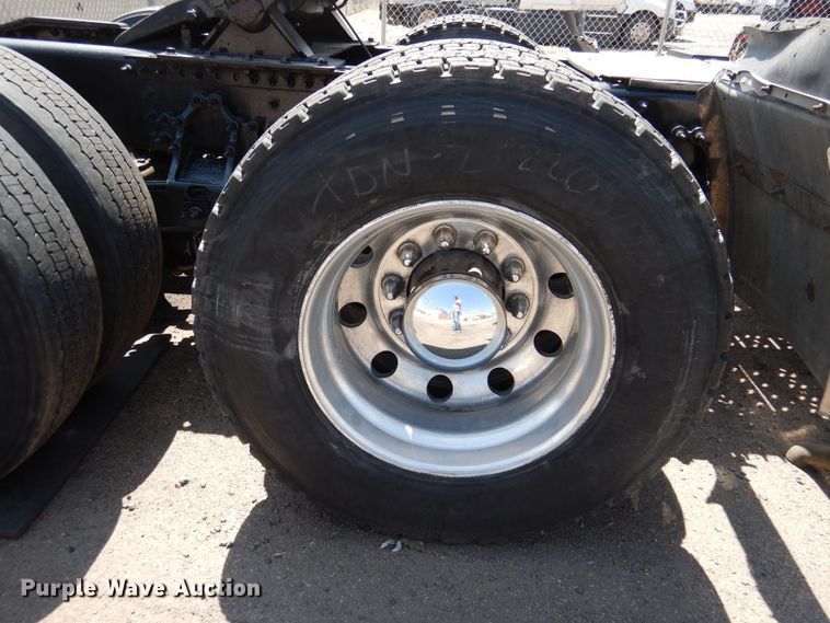 image for item GE9426 2015 Mack CXU613  semi truck