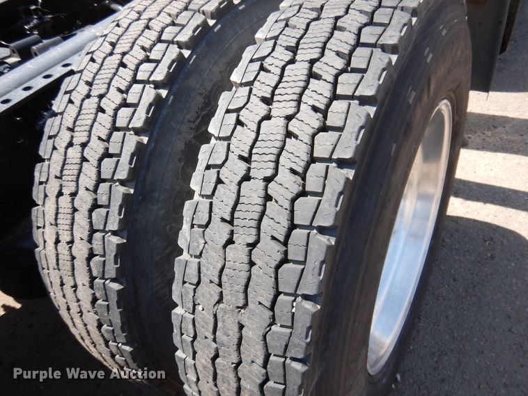 image for item GE9426 2015 Mack CXU613  semi truck