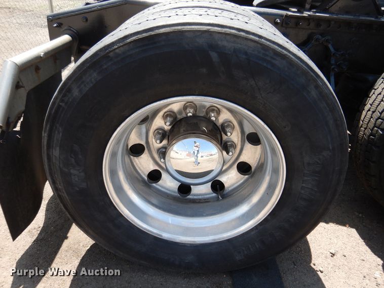 image for item GE9426 2015 Mack CXU613  semi truck