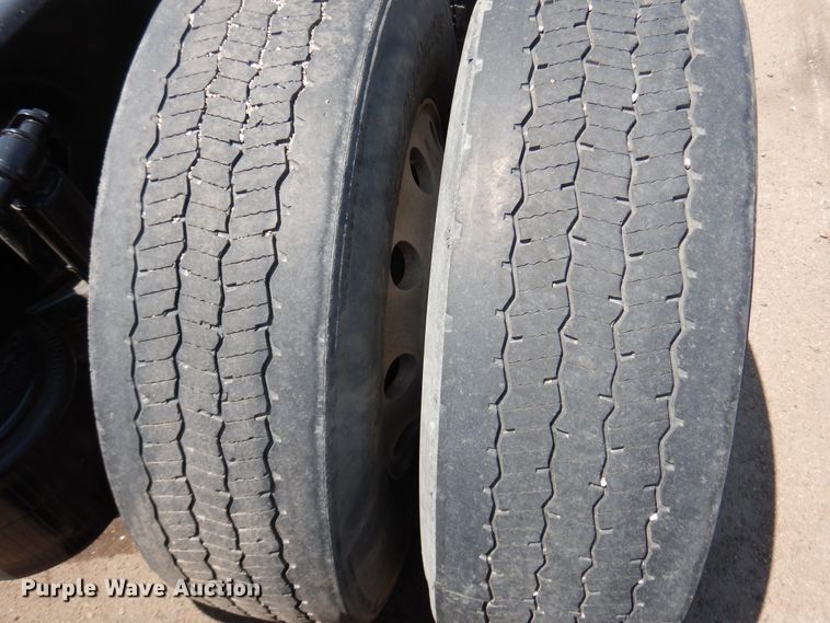 image for item GE9426 2015 Mack CXU613  semi truck