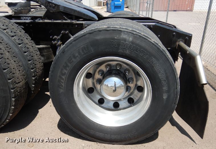 image for item GE9426 2015 Mack CXU613  semi truck