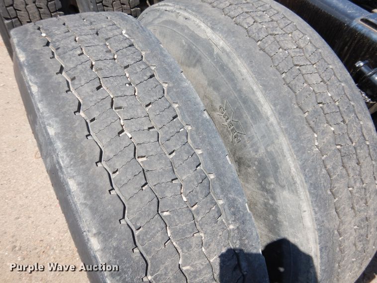 image for item GE9426 2015 Mack CXU613  semi truck