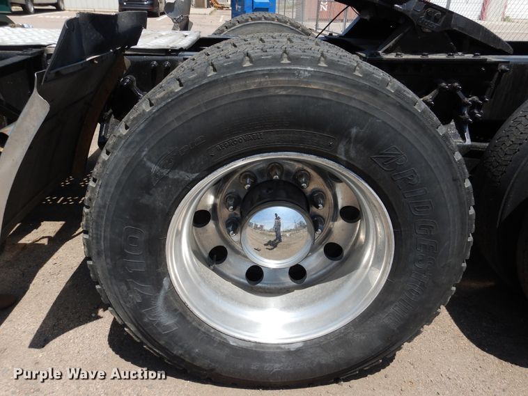 image for item GE9426 2015 Mack CXU613  semi truck