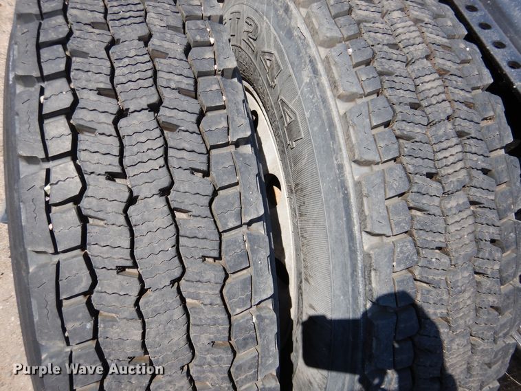 image for item GE9426 2015 Mack CXU613  semi truck