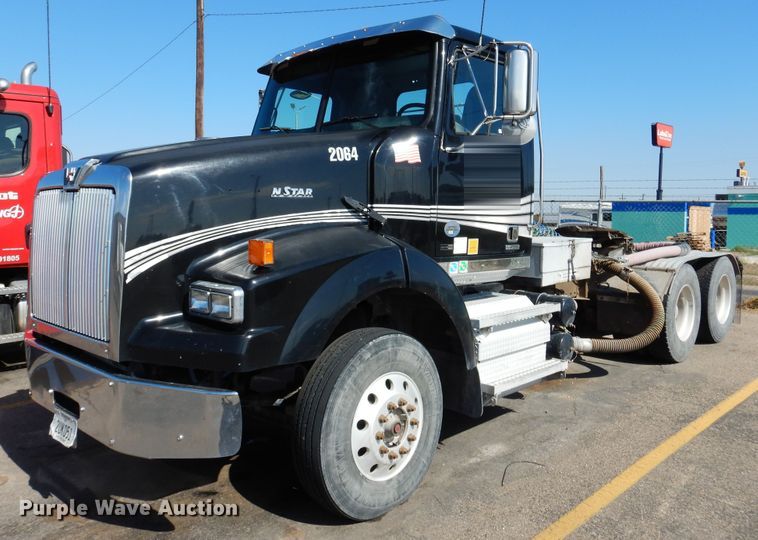 image for item GE9427 2014 Western Star 4900SB semi truck