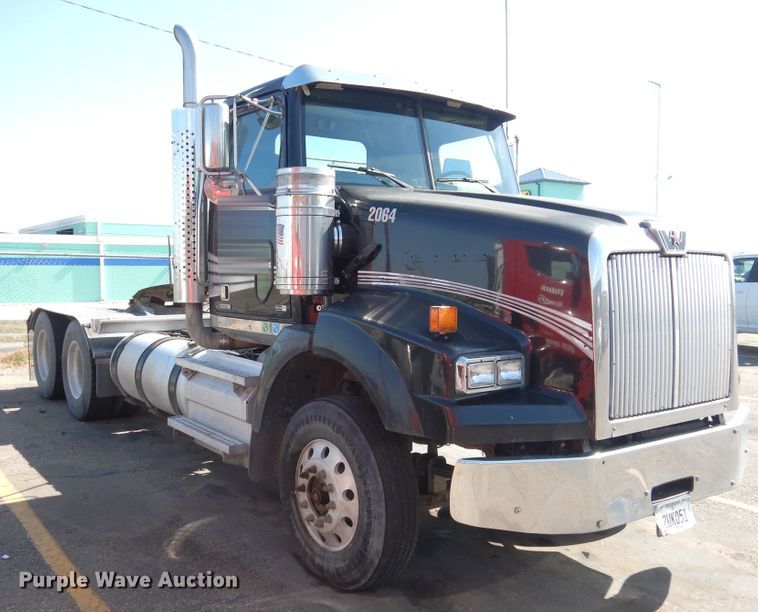 image for item GE9427 2014 Western Star 4900SB semi truck