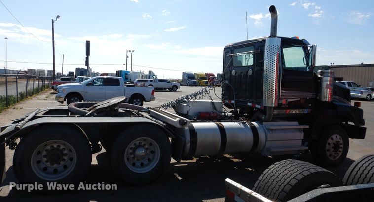 image for item GE9427 2014 Western Star 4900SB semi truck